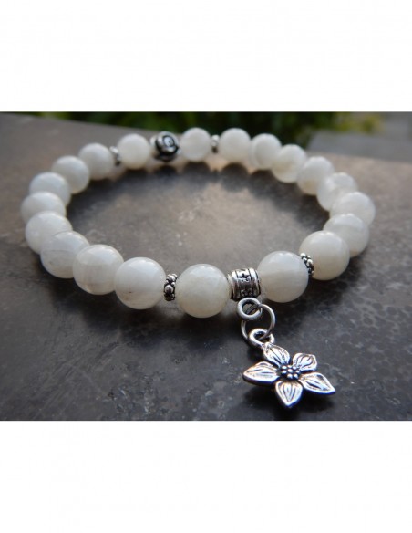 Bracelet pierre de lune perles de 8 mm et sa médaille fleur de jasmin