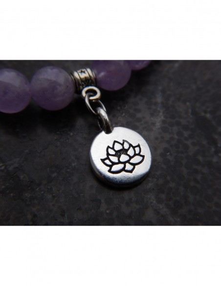 Bracelet améthyste lavande, perles 8 mm, médaille fleur de lotus