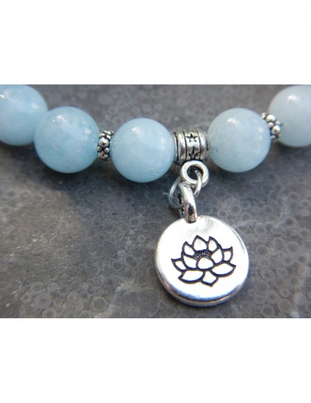 Bracelet en pierres d'aigue-marine, perles 8 mm avec tête de bouddha et médaille fleur de lotus en métal argenté